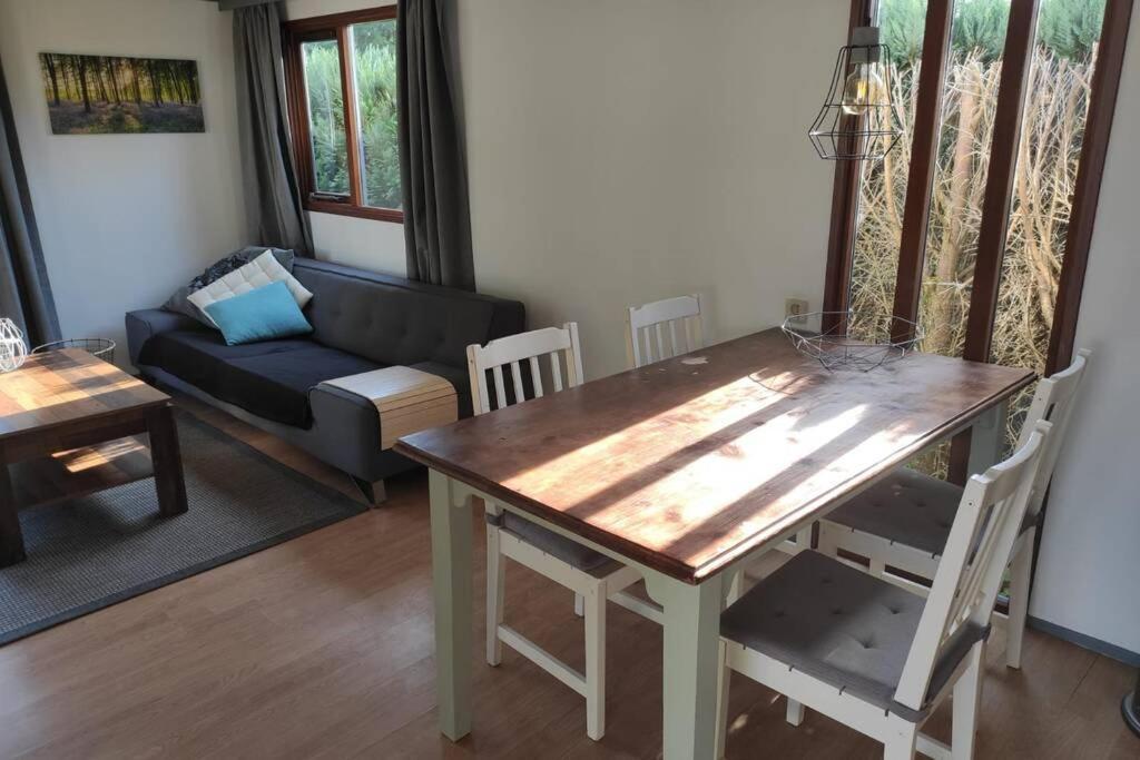 Villa Een Gezellige Chalet Met Zonnige Buitenruimte Op De Veluwe! Putten Exterior foto